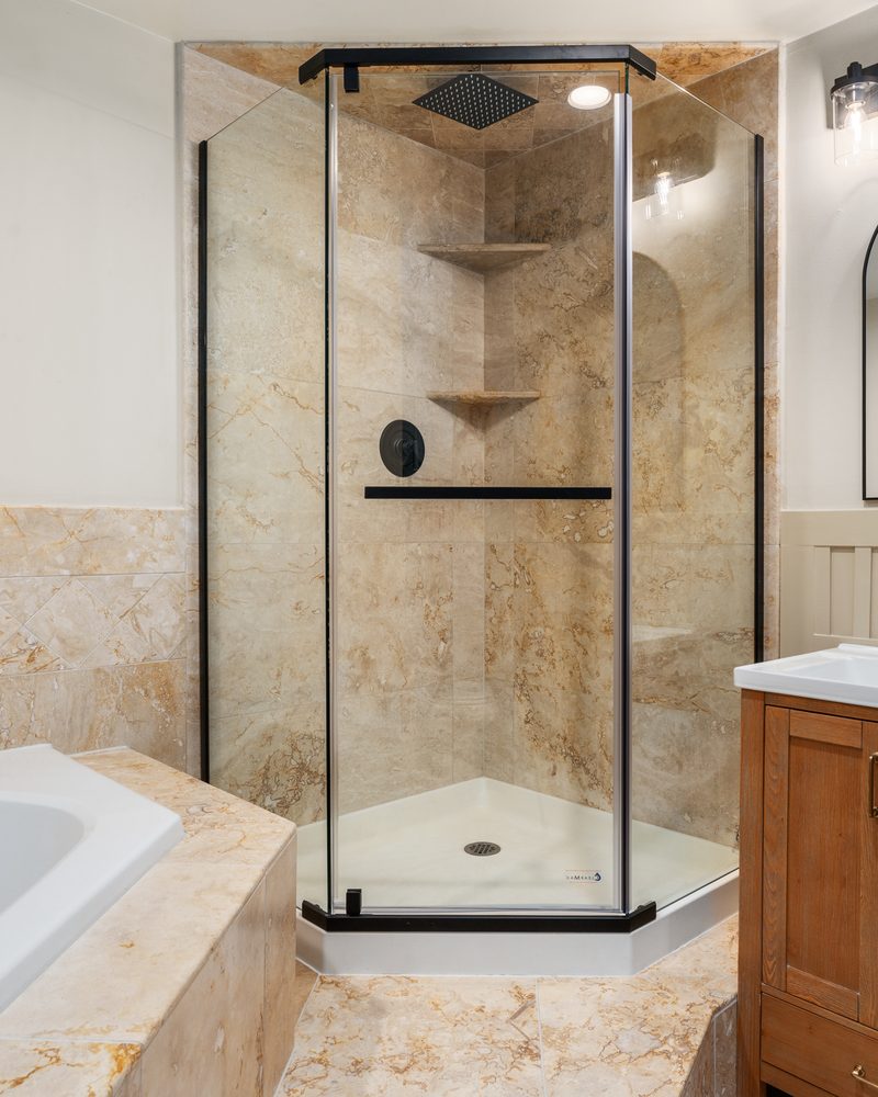 The same house: the main bathroom, after the work